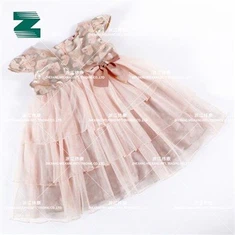 Prinsessekjole til barn med gyllentråd jacquardpolyesterstoff